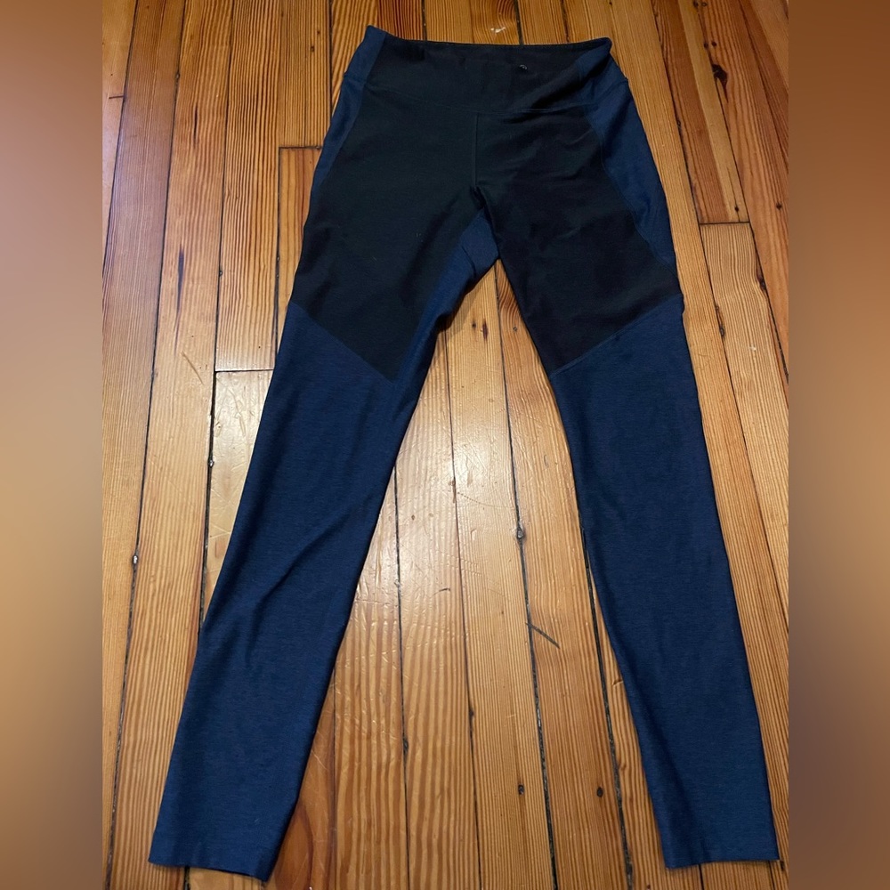 Outdoor Voices black / blue leggings